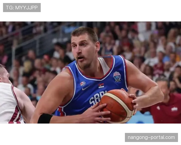 唐斯挡拆拉投效率优于约基奇，拉开外线空间