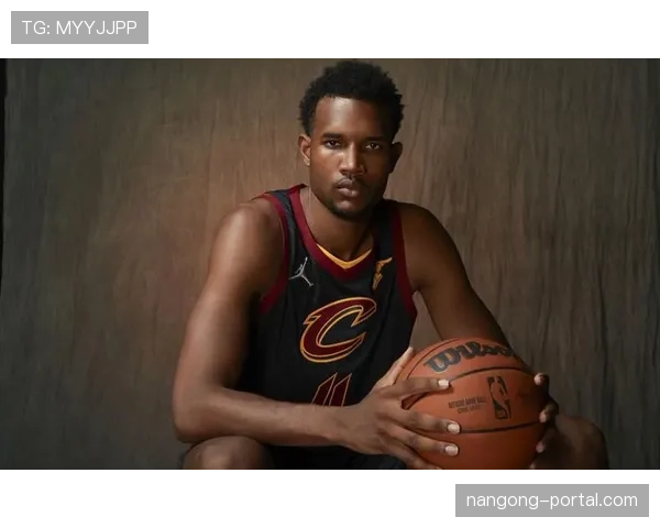 埃文·莫布里内线防守改进显著，关键时刻护筐效率提升