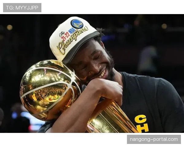 威金斯无球跑动提升防守强度助勇士关键防守反击制胜