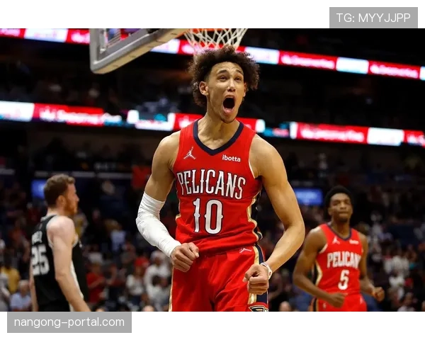 海耶斯拉开内线单打空间提升效率明显对比新秀期表现