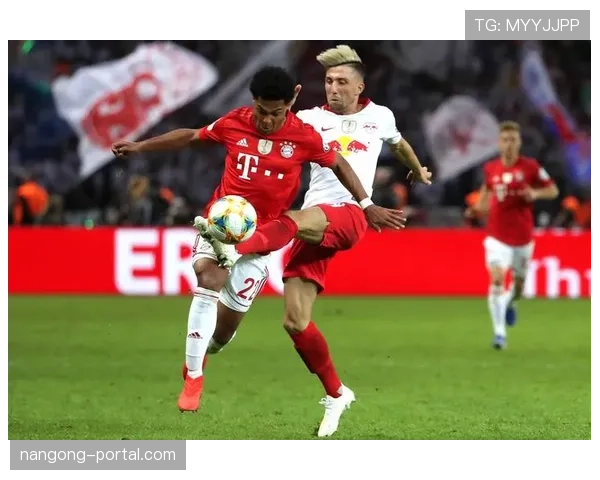 穆勒连续关键战回撤组织，撕开防线激活拜仁进攻